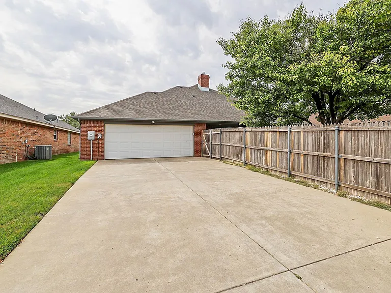 6802 Thunder Rd — Photo 8