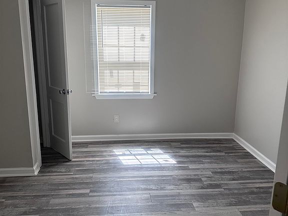 4th image of 2506 Winnona Ave