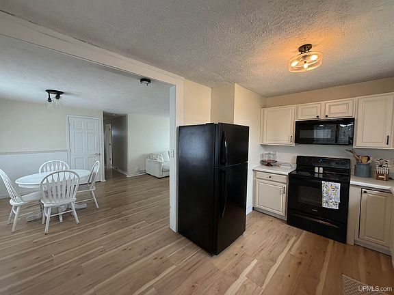 4th image of 475 River St
