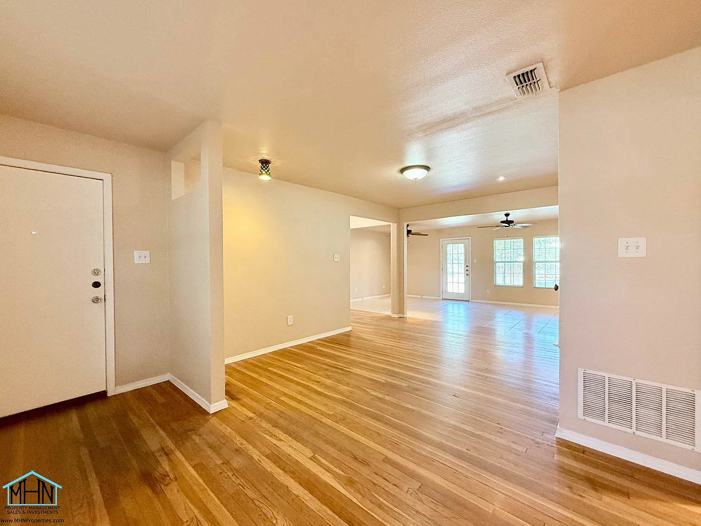 Charming 2 bed/1 bath home in Olmos Park, just minutes from downtown! — Photo 3