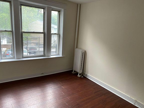 4th image of 249 McLean Ave APT 3C