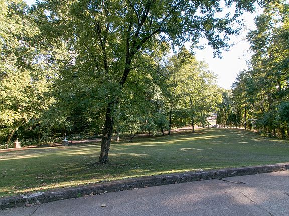 5th image of 219 Circle Hill Dr