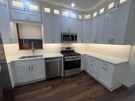4th image of 3735 N Magnolia Ave #1