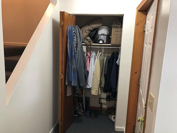 Entrance closet 