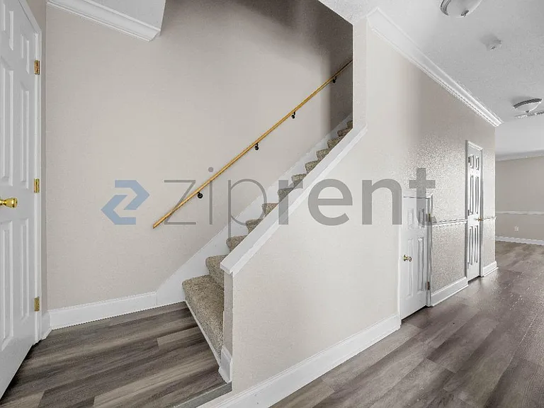1418 Windsor St #1418 — Photo 5