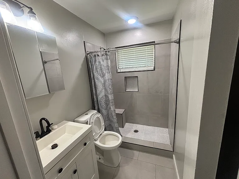 1620 Line St #4 — Photo 6