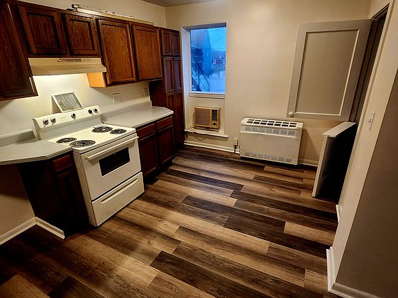 3rd image of 28 Frederick St #12