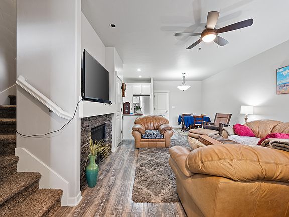 4th image of 3131 SW 28th St