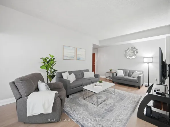 5 Lisa St #109, Brampton, ON L6T 4T4