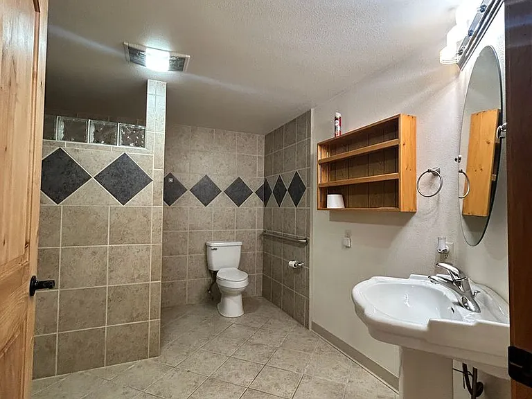 118 Kent Ln — Photo 4