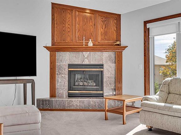 4th image of 58 N Sandstone Ridge Cres