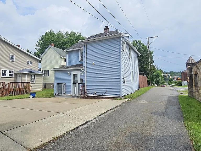 2009 Western Ave — Photo 2
