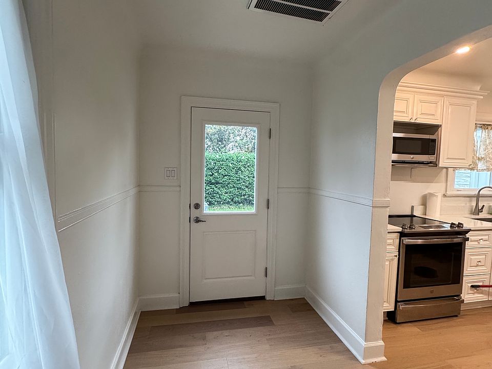 1st image of 307 Carrollton Ave Unit B
