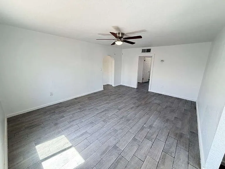 352 W Roosevelt Ave — Photo 7