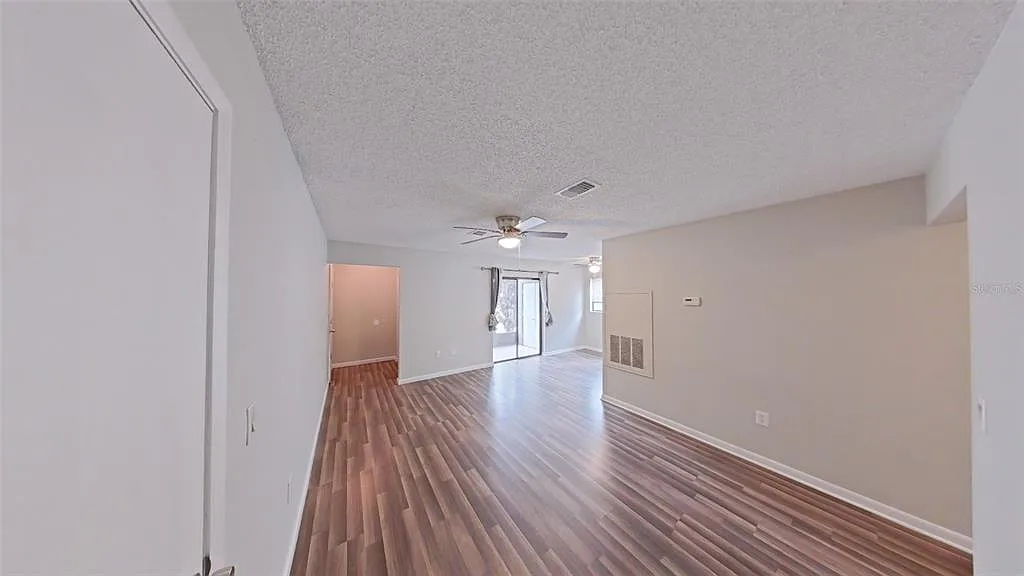 2 bed, 2.0 bath, 925 sqft, $1,295 — Photo 3