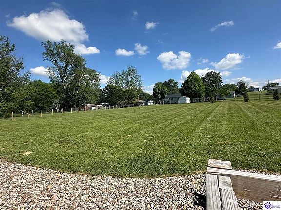 3rd image of 140 Sheila Dr