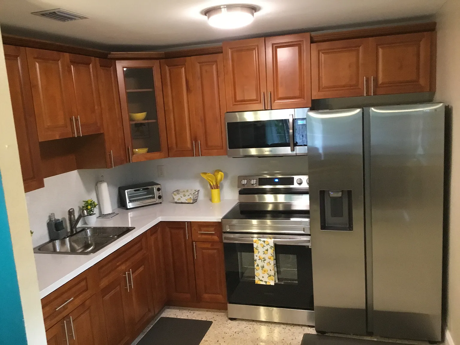 2 bed, 1050 sqft, $2,300 — Photo 2