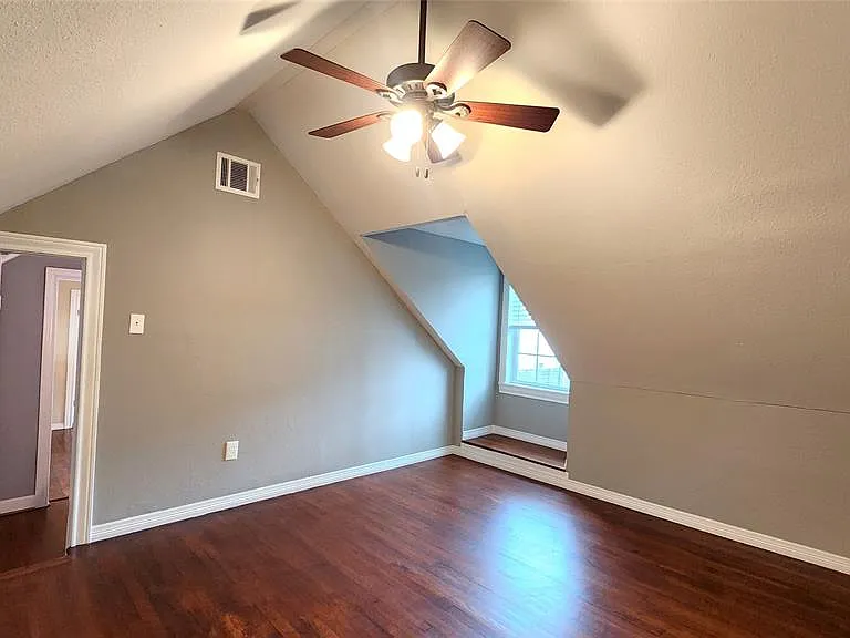 1608B Crockett St — Photo 9