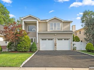 15 Laurel Ave, Dumont, NJ 07628