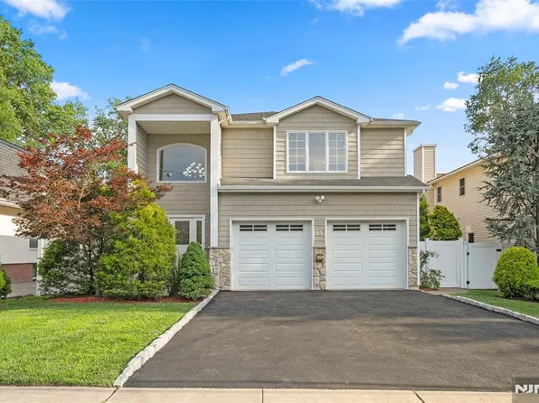 15 Laurel Ave, Dumont, NJ 07628