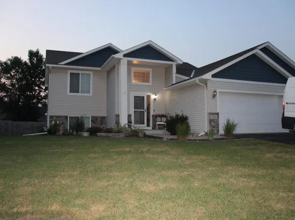 704 Bremen Cir, Waverly, MN 55390