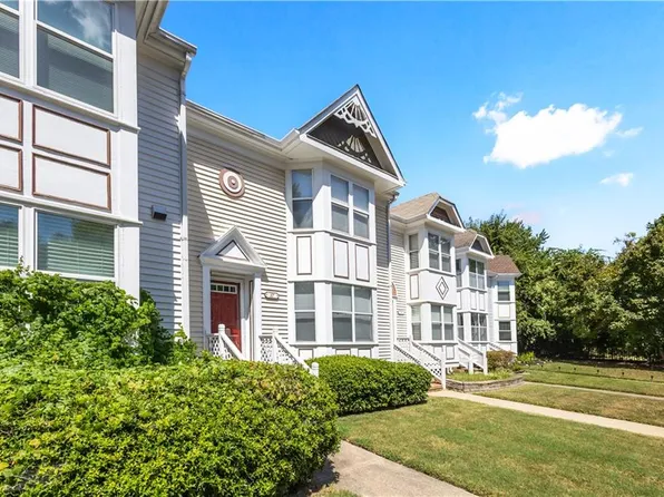 17 Palmerston Dr, Hampton, VA 23669