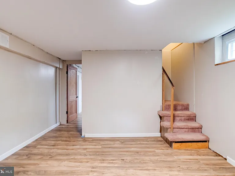 905 Regester Ave — Photo 31