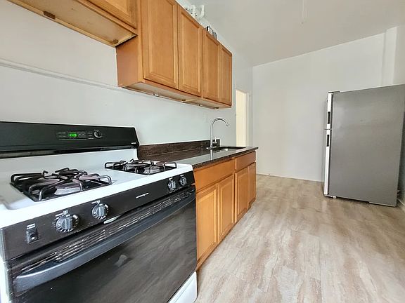 2nd image of 3824 Waldo Ave #5B
