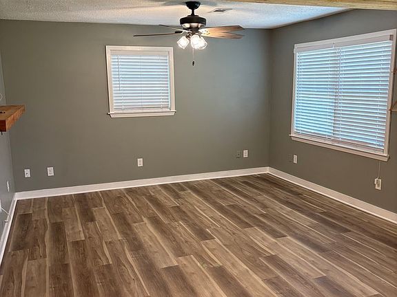 3rd image of 5811 Perkins St