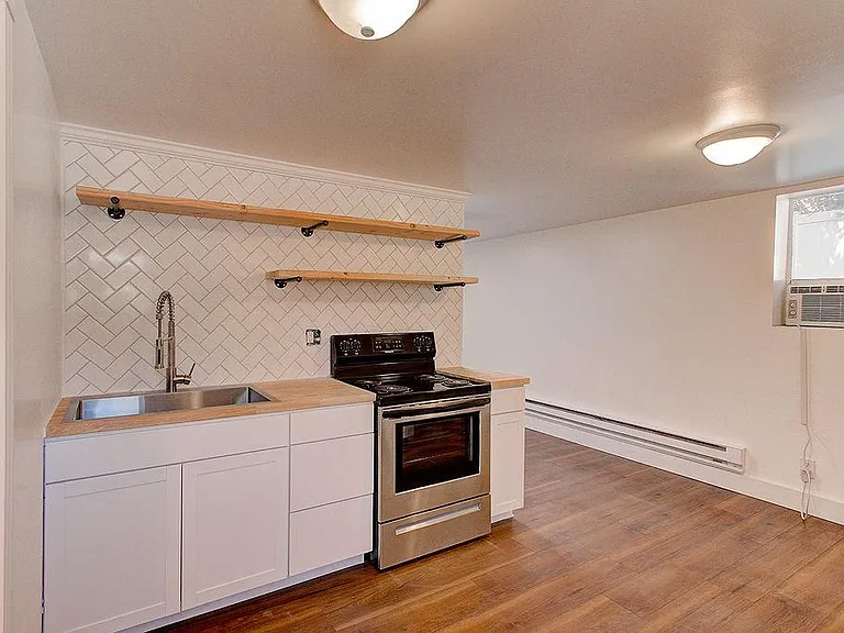232 N 200 W #12 — Photo 2