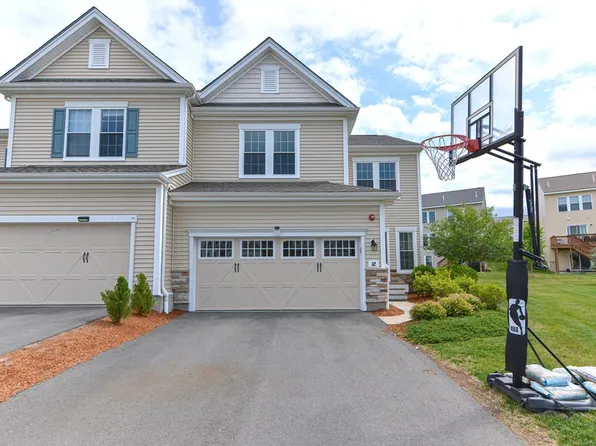 32 Spruce St #32, Hopkinton, MA 01748