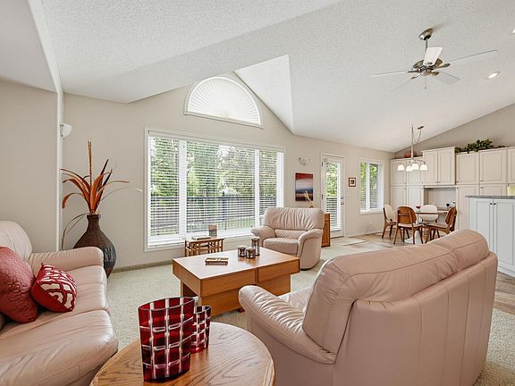 4th image of 600 Regency Dr #15