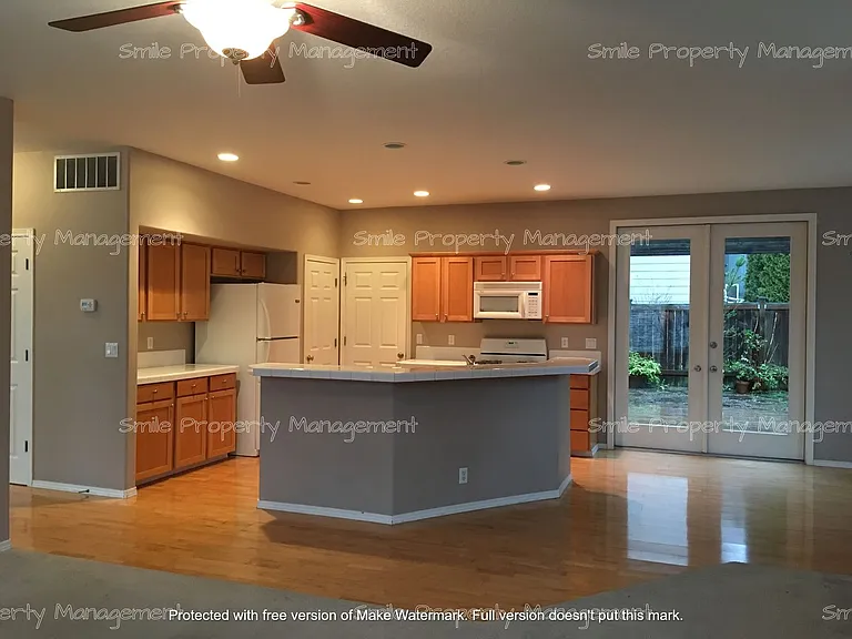 184 SW 105th Ter — Photo 3