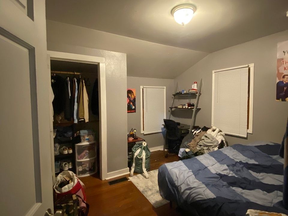 2nd image of 415 E Jefferson St