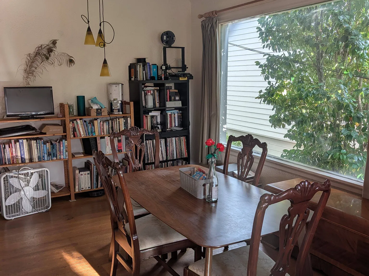 3 bed, 2320 sqft, $945 — Photo 2
