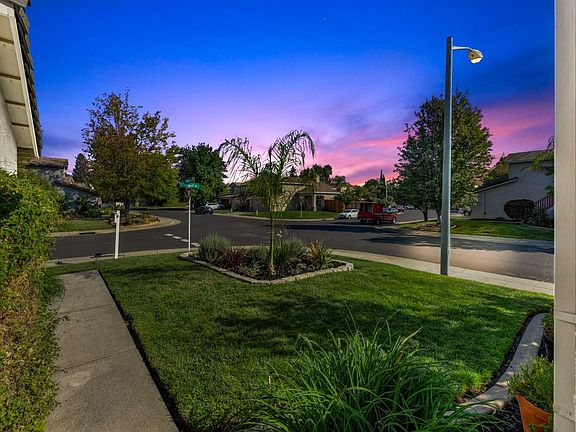 3rd image of 1601 Jonquil Dr