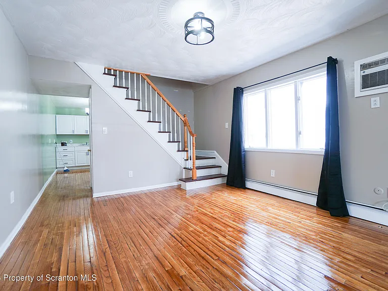 1519 Meylert Ave — Photo 4