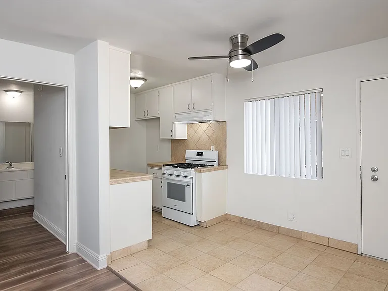 5851 Hazeltine Ave. — Photo 23