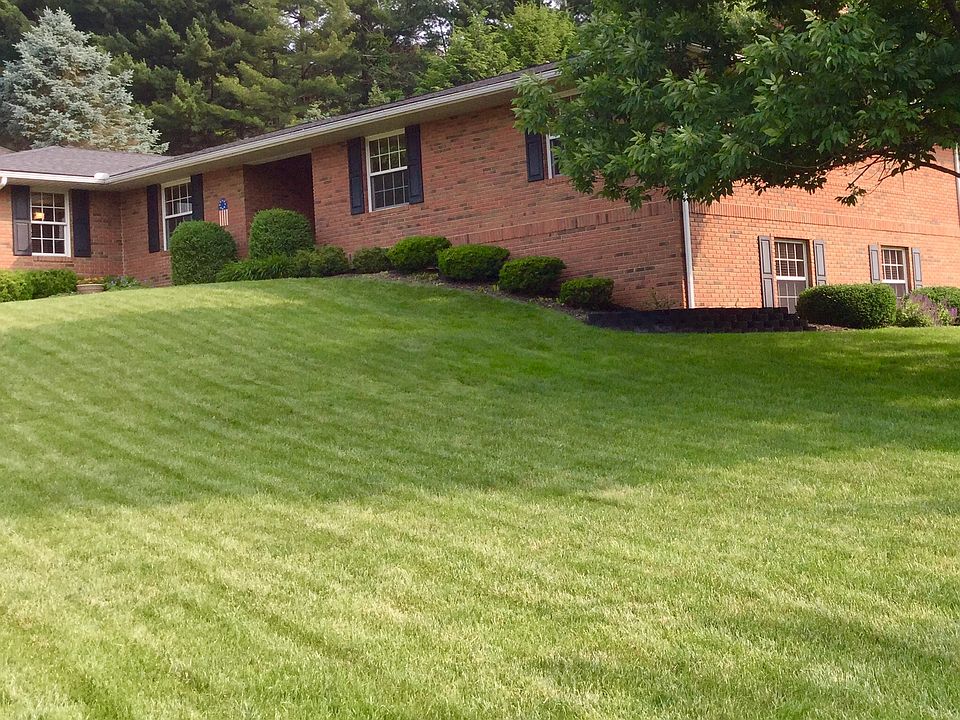 1st image of 605 Oak Hollow Way