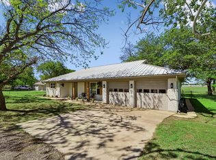 913 N Main St, Springtown, TX 76082