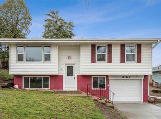 3107 Outlook Dr SW, Cedar Rapids, IA 52404