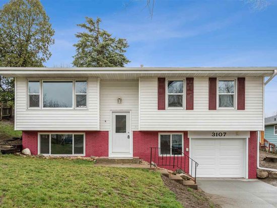 3107 Outlook Dr SW, Cedar Rapids, IA 52404