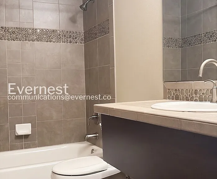 560 McGraw St — Photo 17