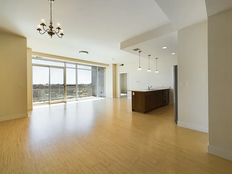 2001 Lincoln St #1823 — Photo 1