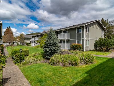 885 NE Sunset St APT 2, Roseburg, OR, 97470