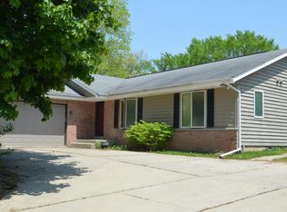 8444 S 47th St, Franklin, WI 53132