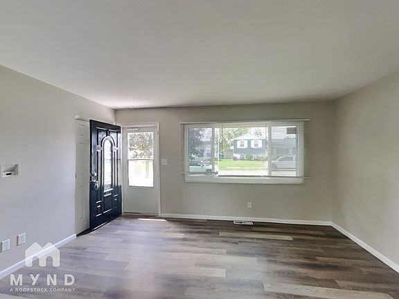 3rd image of 654 Hillsdale Dr