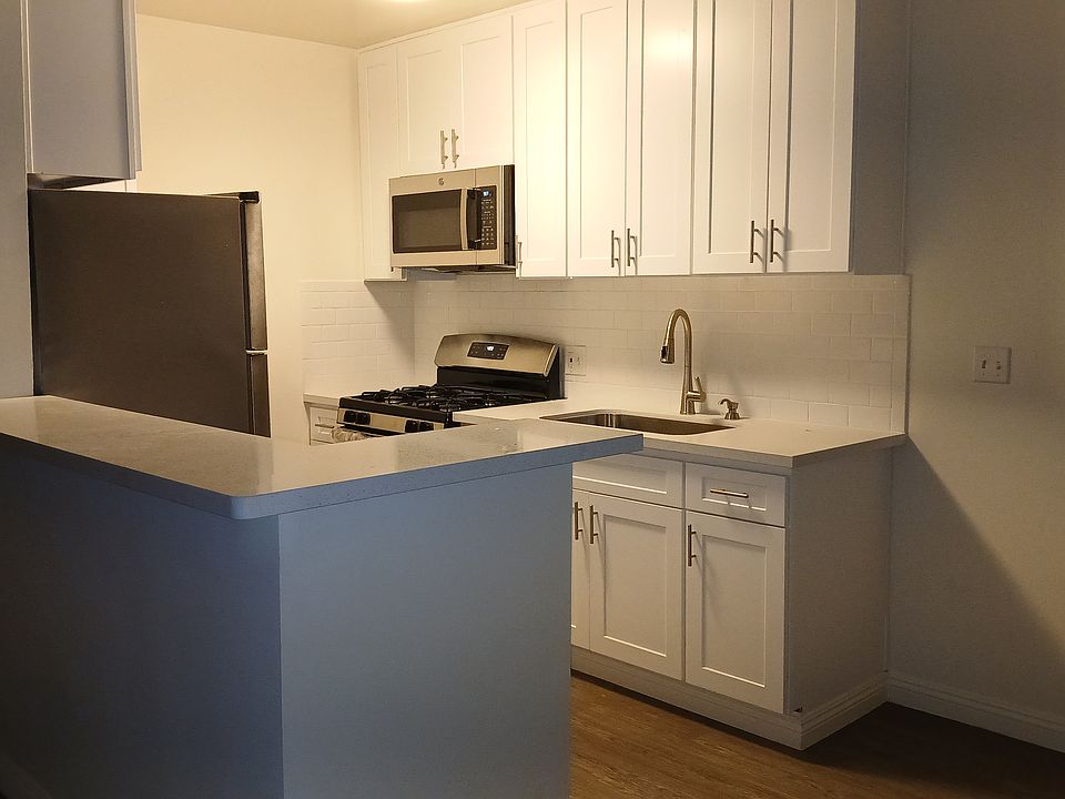 BRAND NEW SOFT-CLOSE CABINETRY