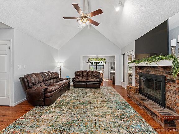 4th image of 1406 Paradise Ln