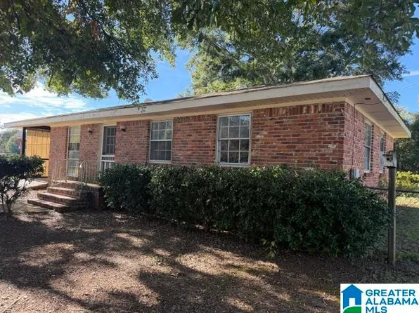 114 Shields Dr, Talladega, AL 35160